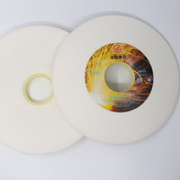 La meule en forme de disque en corindon blanc 150*16*32mm est utilisée pour le meulage de l'acier et du fer.