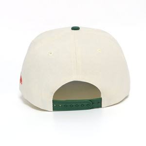 قبعات بيسبول مخصصة ذات حافة خضراء ولون بيج من البوليستر، بلونين متباينين، ذات تصميم منخفض، للعلامات التجارية للملابس والأزياء - Product Image 4