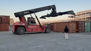 Apilador de Contenedores Kalmar DRT450 65s5 Usado, 45 Toneladas, Máquina Portuaria para Contenedores DRD450 DRF450 DRT450 - Product Image 6