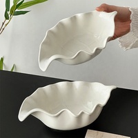 Grand bol décoratif en céramique blanche en forme de feuille irrégulière, plat profond pour servir, mélanger et préparer les salades