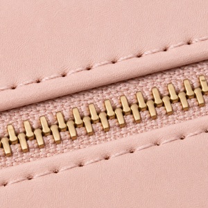 Ensemble de 3 trousses de toilette en cuir vegan, pochettes de voyage imbriquées, doublure nettoyable, logo personnalisé, cadeau - Product Image 5