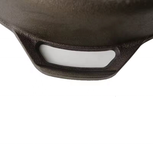 Poêle en fonte antiadhésive polie satinée de 12 pouces avec bec verseur - Product Image 2