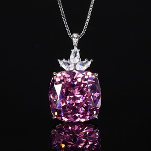 Collier pendentif classique en cuivre écologique anti-ternissement avec zircone cubique rouge carrée de 16 mm et pierres précieuses multicolores pour femme - Product Image 4