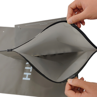 Vêtements personnalisés Sweat-shirt noir mat à fermeture éclair recyclée Vêtements à manches courtes Emballage en plastique pantalon Sac d'emballage en plastique à fermeture éclair
