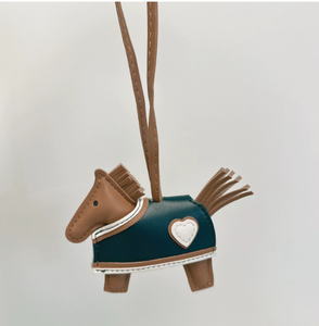 Novedad 2026: Lindos dijes de caballo pequeño y <span class=keywords><strong>pony</strong></span>, colgantes para bolso, decoración para llaves de coche, dijes de corazón para bolso hechos a mano y cosidos a mano - Product Image 6