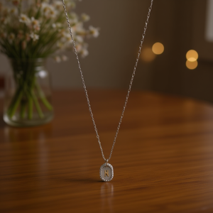 Collana con Ciondolo a Forma di Lettera R con Diamante, 10x15Cm, Stile Collare in Acciaio, Tono Argento e Oro - Product Image 3