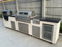 Cuisine Extérieure Moderne Premium : Solution Tout-en-Un, des Grills Compacts aux Ensembles Deluxe avec Barbecue à Gaz, Évier et Kamado