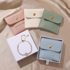 Estuche de Viaje Personalizado con Logotipo, Bolsa de Cuero PU para Joyas, Sobre para Guardar Aretes y Collares con Exhibidor - Product Image 2