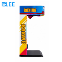 Machine d'arcade de boxe à monnayeur avec sac de frappe, affichage LED du score, système de rédemption de tickets et lecteur de cartes pour deux joueurs, pour centre de jeux