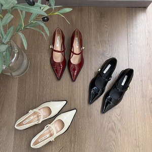Zapatos de cuero con punta en pico - nuevo estilo de primavera con tacones gruesos y altos. Zapatos Mary Jane de estilo francés retro. - Product Image 2