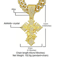 Collier pendentif croix argentée audacieuse avec accents en strass sur chaîne cubaine pour homme, style hip-hop streetwear
