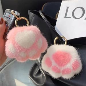 Llavero de moda Kawaii suave con diseño de pata de oso adorable de alta calidad, llavero de felpa con forma de pata de gato, pompón de piel de conejo de primera calidad - Product Image 5