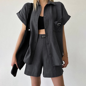 Vente en gros de pyjamas d'hiver en peluche personnalisés Ensemble 3 pièces avec haut court <span class=keywords><strong>et</strong></span> short pour femmes/ - Product Image 6