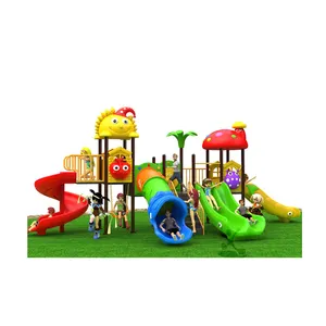 Parque infantil al aire libre, equipo de juegos para niños