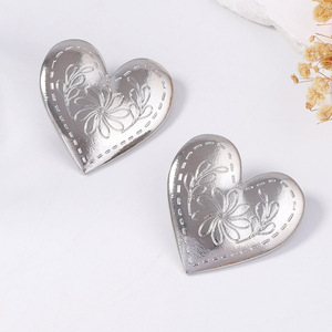 ต่างหูรูปหัวใจโลหะผสมสำหรับผู้หญิงสไตล์เท่ๆแบบย้อนยุค - Product Image 4