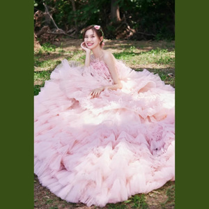 Nouvelle Robe de Mariée Thème <span class=keywords><strong>Photo</strong></span> en Maille Colorée pour Séance <span class=keywords><strong>Photo</strong></span> de <span class=keywords><strong>Couple</strong></span> en Voyage, Tenue pour Shooting Urbain avec Traîne, pour Album <span class=keywords><strong>Photo</strong></span> - Product Image 2