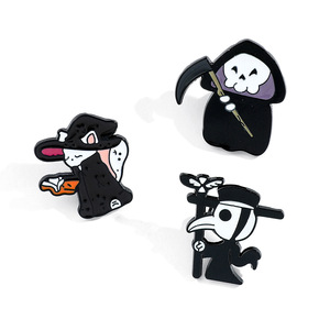 Atacado Personalizado Halloween Máscara de Corvo do Ceifador Broche de Esmalte de Gato Mágico Emblema Assustador para Bolsa, Roupa e Acessórios de Joalheria - Product Image 5
