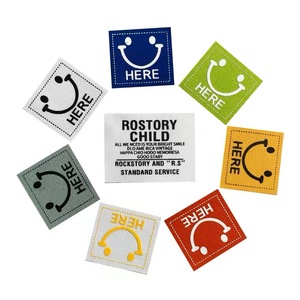 Etiqueta tejida de satén Jacquard de alta densidad de algodón orgánico personalizado de lujo Etiqueta de cuello de tela de ropa bordada - Product Image 1