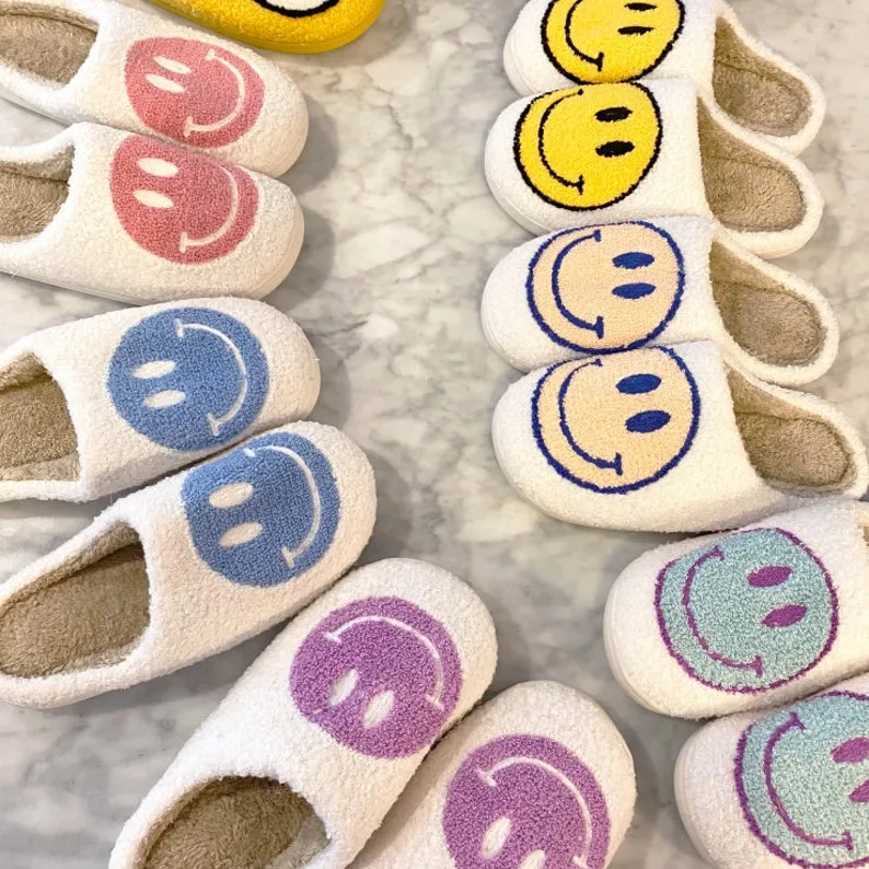 wholesale Winter warm cartoon Smiley Face Cozy Slippers fur fluffy slides Holiday Perfect Gift Happy Face Women's Shoes