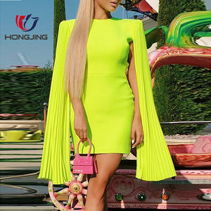 <span class=keywords><strong>Abito</strong></span> Aderente da Donna in Poliestere <span class=keywords><strong>Giallo</strong></span> con Maniche Lunghe, Design a Mantella Plissettata, Collo Tondo, Chiusura con Cerniera Nascosta sul Retro, Lunghezza al Ginocchio - Product Image 2