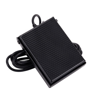 Pedal de sustain metálico Cherub WTB-004 para piano eléctrico, teclado MIDI, pedal universal. - Product Image 1