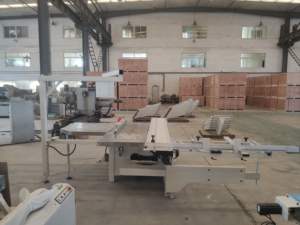 Scie à panneaux électrique de haute qualité avec table coulissante pour la découpe du bois - Product Image 4