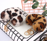 Porte-clés en forme de cœur en fausse fourrure de lapin et pompon avec pendentif en forme de cœur de 9cm pour femmes