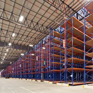 Большие промышленные складские полки для хранения тяжелых штабелей