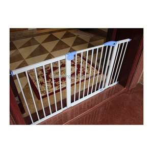 Nouvelle barrière de sécurité pour bébé de conception simple pour les escaliers et les portes Portes en métal pour animaux de compagnie et chiens avec barrière Caractéristiques Porte en métal - Product Image 1