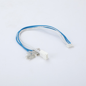 Faisceau de câbles bleu et blanc personnalisé avec connecteurs en plastique blanc et bornes à fourche pour le câblage de signal et d'alimentation des cartes de commande de réfrigération - Product Image 1