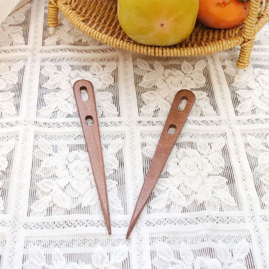 Paire marron en hêtre