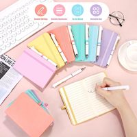 Kunden spezifisches Logo A6 PU Mini HardCover Pocket Notebook mit Stiften Elastic Band Tragbares Tagebuch Meeting Record Business Supplies