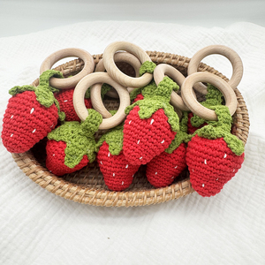Xiximi mignon Crochet fruits en bois mâcher formation jouet sensoriel <span class=keywords><strong>fraise</strong></span> hochet à la main Crochet bébé hochet <span class=keywords><strong>anneau</strong></span> <span class=keywords><strong>de</strong></span> <span class=keywords><strong>dentition</strong></span> - Product Image 3