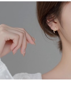 S925 Sterling Silver Stud Bông Tai Cá Tính Phi Tiêu Thích Hợp Thiết Kế Nhạy Cảm Dòng Hàng Khoan Đôi Cong Tai Móc Thời Trang - Product Image 5