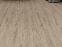 Plancher en vinyle SPC imperméable 3,5-6 mm avec système de clic, finition EIR pour projets résidentiels et commerciaux en intérieur
