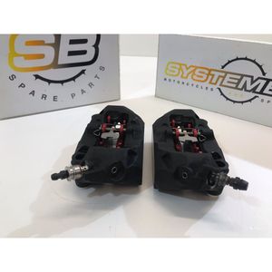 Pinze Freno Brembo a 4 Pistoni Anteriori Nere per Prestazioni di Frenata Moto - Product Image 5