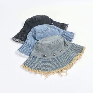 Nouvelle Collection Printemps-Été 2025 – Chapeau Bob en Jean Tendance pour Femme avec Bord Effiloché et Rivets Élégants, Idéal pour la Protection Solaire en Extérieur - Product Image 2