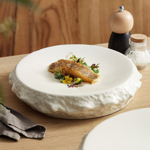 Assiettes <span class=keywords><strong>de</strong></span> Dîner Irrégulières en <span class=keywords><strong>Porcelaine</strong></span> <span class=keywords><strong>de</strong></span> <span class=keywords><strong>Luxe</strong></span> Écologiques 12/14 Pouces, Finition Mate Noire et Blanche, pour Fêtes, Restaurants/Hôtels (Vente en Gros) - Product Image 4