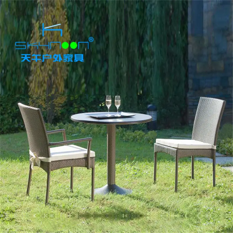 Meilleures ventes de chaises en rotin osier, table de jardin en rotin PE et 2 chaises, meuble de table à manger et patio à piédestal carré (21035)