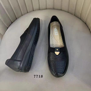 "The New Mother Shoes Zapatos para mujeres <span class=keywords><strong>de</strong></span> mediana edad y ancianas Zapatos planos <span class=keywords><strong>de</strong></span> cuero cómodos al por mayor" - Product Image 6