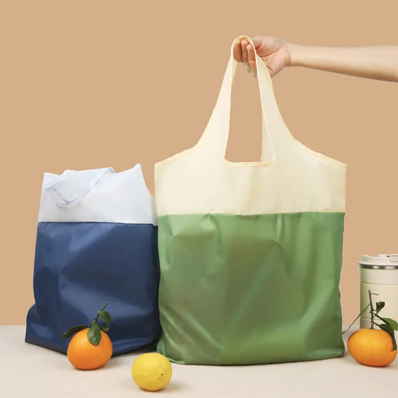 अनुकूलित पुनर्नवीनीकरण फोल्डेबल शॉपिंग बैग पोर्टेबल यात्रा कंधे तह भंडारण के लिए पुनः प्रयोज्य पॉलिएस्टर टोटे बैग