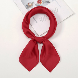 Lenço Quadrado de Cetim Liso 70*70cm, Macio e Sedoso, Lenço Decorativo Multifuncional para Mulheres - Product Image 2