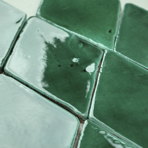 Piastrella Verde Diamante 8,5 X 14,5 Cm Smaltata con Bordi Irregolari Spessore 10 Mm - Product Image 3