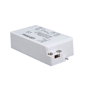 Alimentation électrique à tension constante Yudi Led Driver 12V 30W pour bande lumineuse de placard ou armoire, usage intérieur - Product Image 4