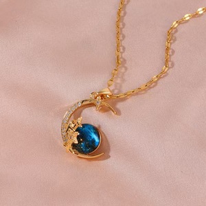 Collar Planeta Azul en Acero Inoxidable con Circonita Delicada Saturno Espacio Tierra Globo en la Luna Novedad en Joyería - Product Image 1
