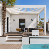 Pergola bioclimatique motorisée en aluminium et verre trempé MEIXIN ORLANDO, pour jardin d'hôtel de luxe moderne, terrasse extérieure.