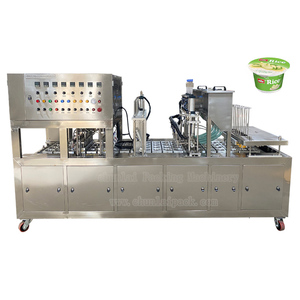 Machine automatique de remplissage, scellage et bouchage en ligne pour l'emballage de <span class=keywords><strong>fromage</strong></span> <span class=keywords><strong>feta</strong></span> blanc, de yaourt grec et de salades - Product Image 1