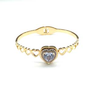 Bracelet tendance en forme de cœur, plaqué or PVD, acier inoxydable 316L, bijoux durables et résistants pour femmes - Product Image 1