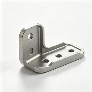 Service de prototypage par moulage sous pression, support en L en aluminium usiné CNC avec 4 trous pour applications de montage - Product Image 1