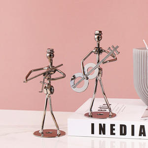Vente en gros de figurine créative peinte à la main en métal pour bureau, décoration d'intérieur et de bureau, petit homme, guitare et piano - Product Image 1